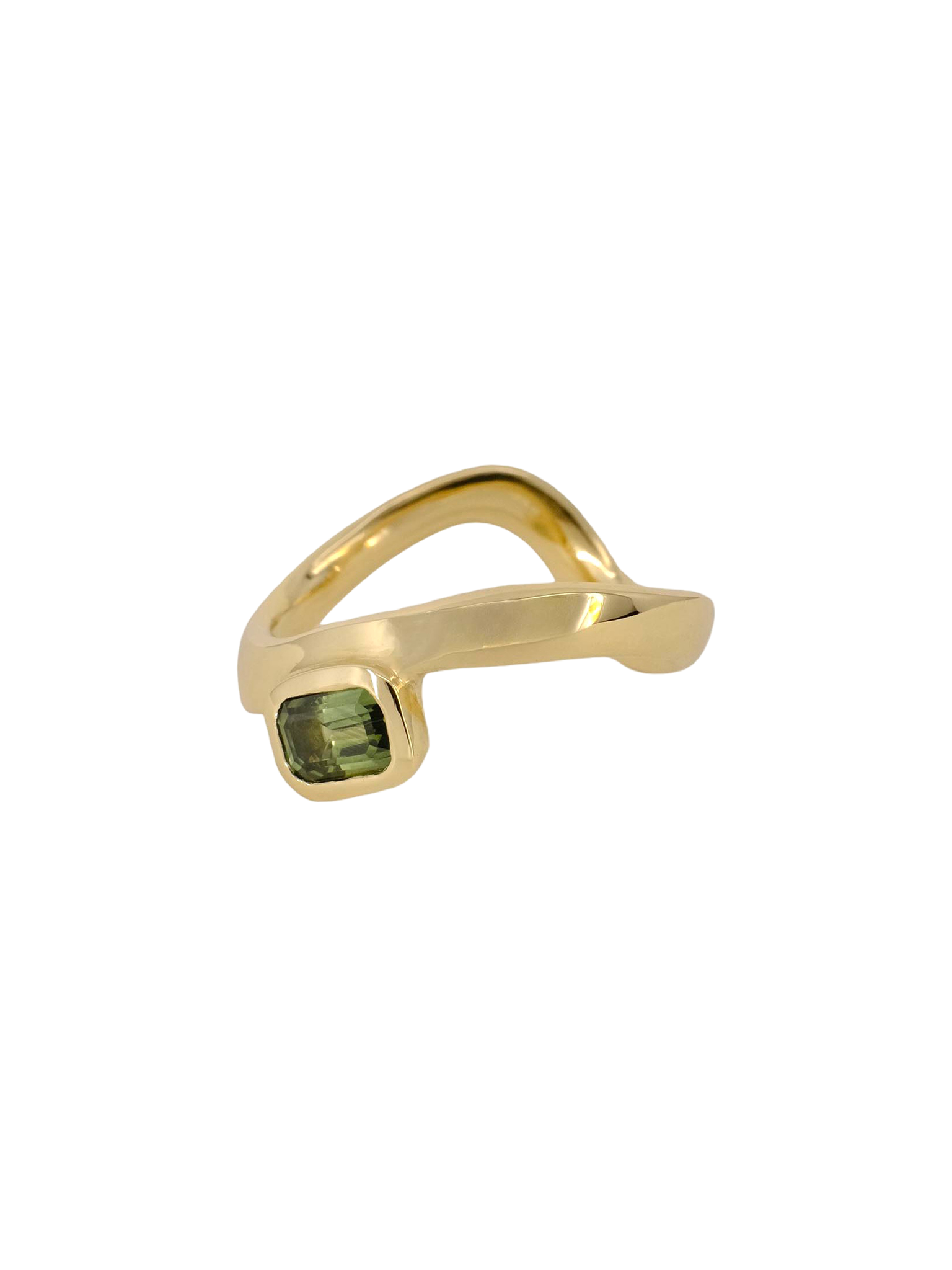 Curvy band with green sapphire